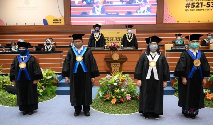 Rektor UNAIR Kukuhkan Empat Guru Besar Baru