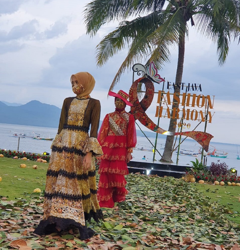 East Java Fashion Harmony 2020 Angkat Filosofi Batik Gringsing
