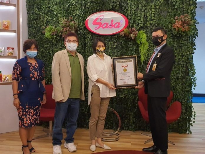Sasa Care Traveler Catat Rekor MURI Bagikan Masker Terbanyak Dalam Satu Hari
