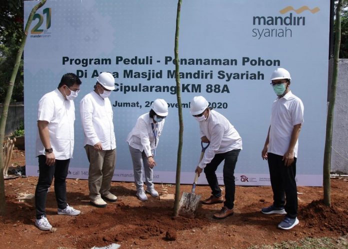 Mandiri Syariah Tanam 1000 Pohon di Area Masjid Tol Cipularang Mandiri Syariah Tanam 1000 Pohon di Area Masjid Tol Cipularang