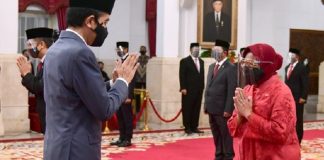 Risma Resmi Diberhentikan dari Wali Kota Surabaya