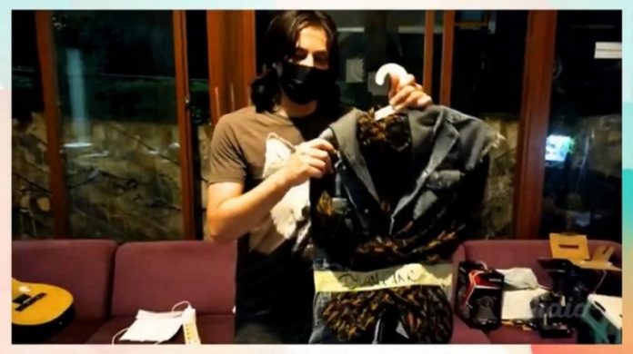 Pemain Sinetron Dari Jendela SMP Bagi-Bagi Souvenir dalam Meet and Greet Secara Virtual