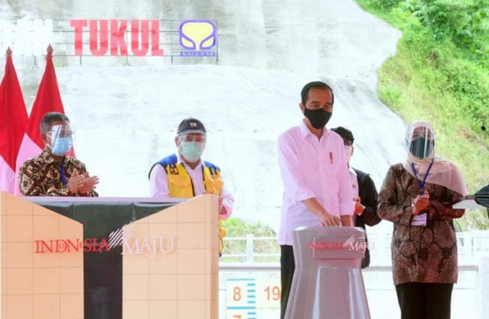Presiden Jokowi Resmikan Bendungan Tukul Pacitan Didampingi Gubernur Khofifah Presiden Jokowi Resmikan Bendungan Tukul Pacitan Didampingi Gubernur Khofifah