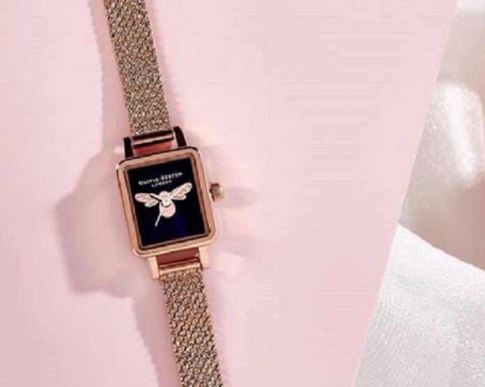 Jam Tangan Lucky Bee Mine Blue Tank dari Olivia Burton Kini Hadir di Ibu Kota Jam Tangan Lucky Bee Mine Blue Tank dari Olivia Burton Kini Hadir di Ibu Kota