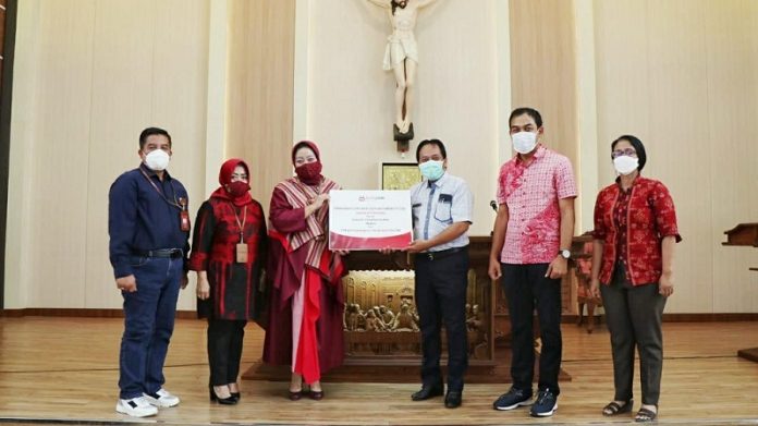 Bank Jatim Serahkan CSR Sarana Prasarana Gereja Bank Jatim Serahkan CSR Sarana Prasarana Gereja