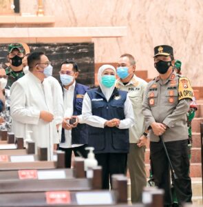 Pastikan Perayaan Paskah Aman, Gubernur Khofifah Tinjau Gereja Katedral di Surabaya dan Malang