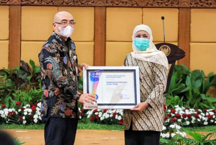 Pemprov Jatim Terima Penghargaan BKN Award 2020 Untuk Dua Kategori Pemprov Jatim Terima Penghargaan BKN Award 2020 untuk Dua Kategori