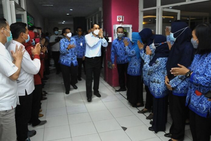 Wali Kota Surabaya Silaturahmi Keliling OPD di Hari Pertama Kerja
