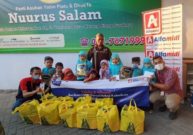 Bebelac dan Alfamidi Berikan 1.000 Parcel Hebat Kebaikan di 13 Provinsi 