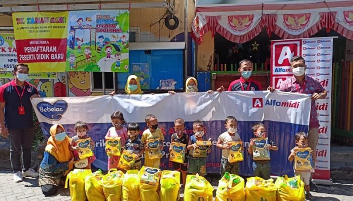 Bebelac dan Alfamidi Berikan 1.000 Parcel Hebat Kebaikan di 13 Provinsi 