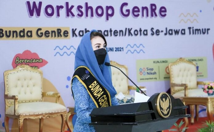 Arumi Bachsin Ingatkan Dampak Pernikahan Dini bagi Remaja Arumi Bachsin Ingatkan Dampak Pernikahan Dini bagi Remaja