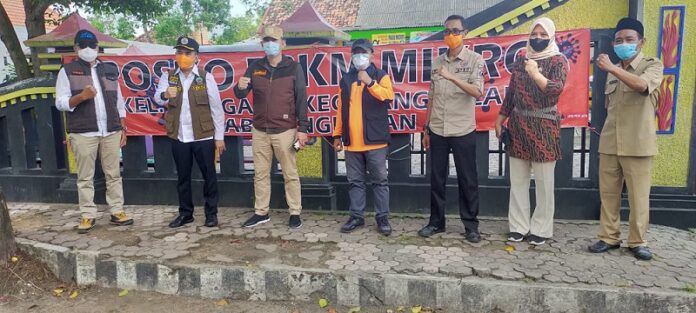 Pemprov Jatim Bersama TNI-POLRI Bantu Posko Pengetatan PPKM Mikro di 8 Desa Prioritas di Kabupaten Bangkalan Pemprov Jatim Bersama TNI-POLRI Bantu Posko Pengetatan PPKM Mikro di 8 Desa Prioritas di Kabupaten Bangkalan