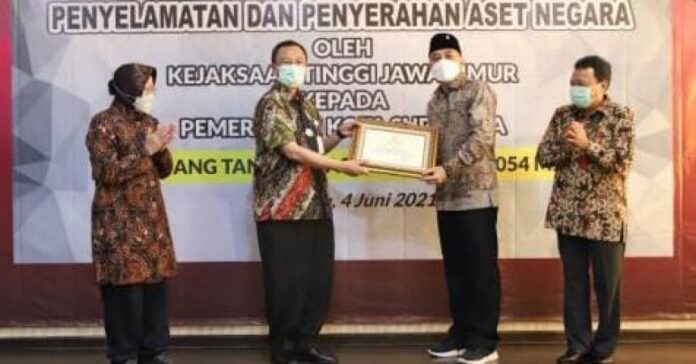 Wali Kota Eri Terima Penyerahan Aset Property dari Kejati Jatim