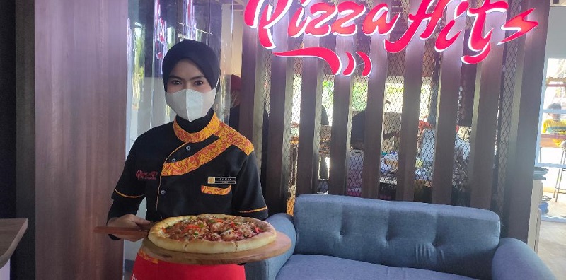Gerai Pizza Hits di Papilio Hotel Surabaya Tampilkan Pizza Rasa Sate