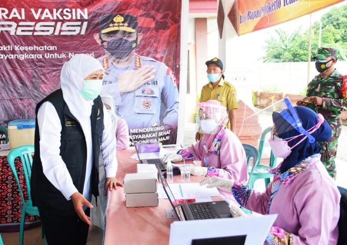 Gubernur Khofifah Minta Semua Pihak Maksimalkan Vaksinasi saat PPKM Darurat Gubernur Khofifah Minta Semua Pihak Maksimalkan Vaksinasi saat PPKM Darurat