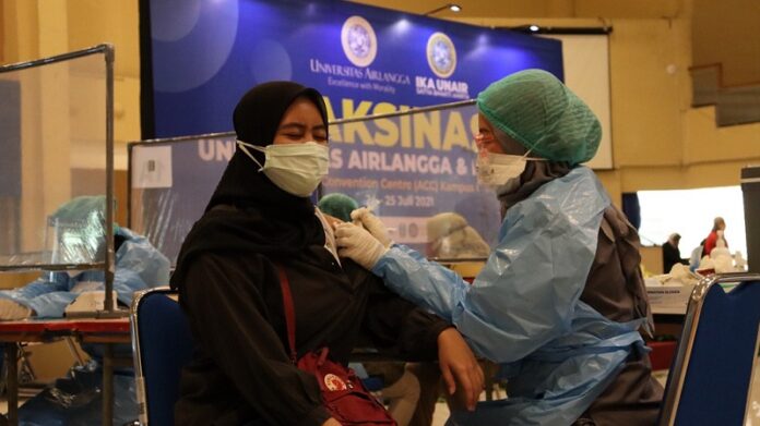 UNAIR Kembali Gelar Vaksinasi untuk Wujudkan Herd Immunity UNAIR Kembali Gelar Vaksinasi untuk Wujudkan Herd Immunity