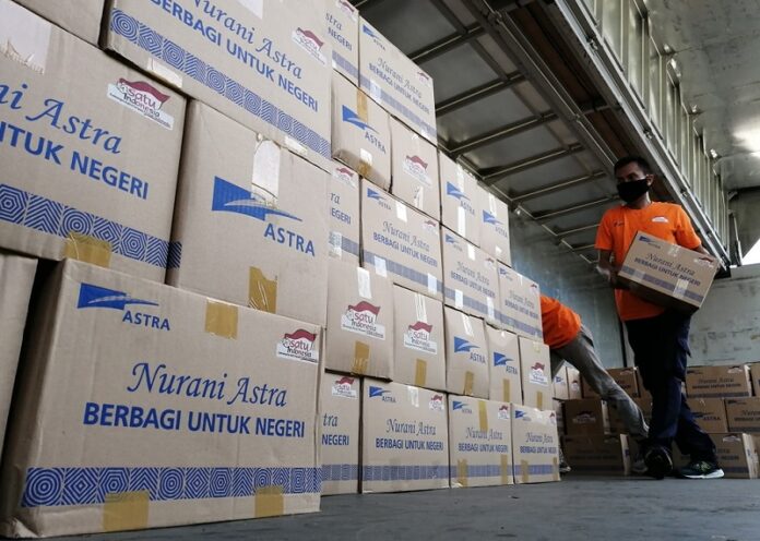 Astra Serahkan Bantuan Tahap Ketujuh untuk Masyarakat Terdampak Pandemi COVID-19 Sebesar Rp 30 Miliar Astra Serahkan Bantuan Tahap Ketujuh untuk Masyarakat Terdampak Pandemi COVID-19 Sebesar Rp 30 Miliar