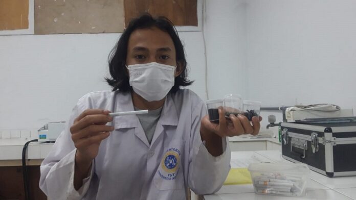 Mahasiswa UNAIR Modifikasi Filter Rokok untuk Kurangi Kerusakan Paru-paru Mahasiswa UNAIR Modifikasi Filter Rokok untuk Kurangi Kerusakan Paru-paru