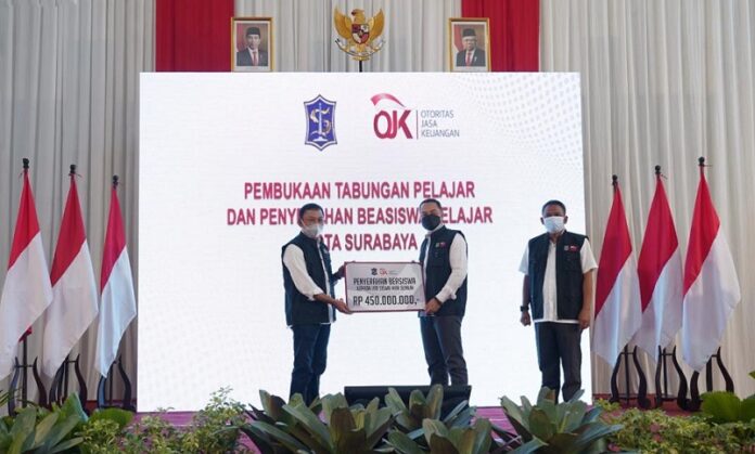 OJK dan Pemkot Surabaya Beri Beasiswa untuk Siswa MBR OJK dan Pemkot Surabaya Beri Beasiswa untuk Siswa MBR