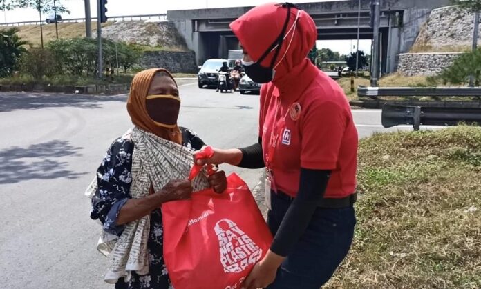 Rayakan HUT ke-14, Alfamidi Bagikan 4 Ribu Paket Sembako untuk masyarakat