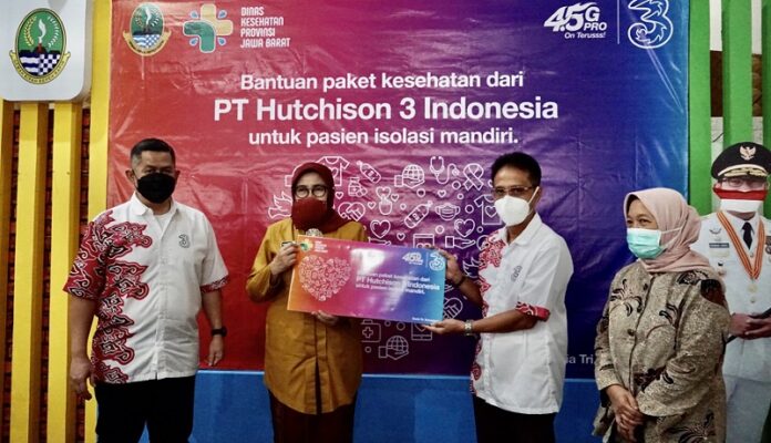 3 Indonesia Salurkan Bantuan 15.000 Paket Kesehatan untuk Pasien Isolasi Mandiri 3 Indonesia Salurkan Bantuan 15.000 Paket Kesehatan untuk Pasien Isolasi Mandiri