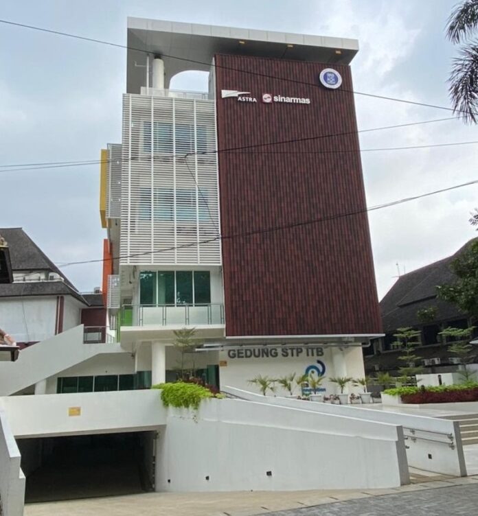 Astra Serahkan Hibah Gedung Science & Techno Park ITB Astra Serahkan Hibah Gedung Science & Techno Park ITB