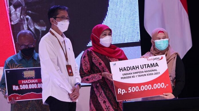 Bank Jatim Serahkan Hadiah Undian Tabungan Simpeda Bank Jatim 2021 Bank Jatim Serahkan Hadiah Undian Tabungan Simpeda Bank Jatim 2021