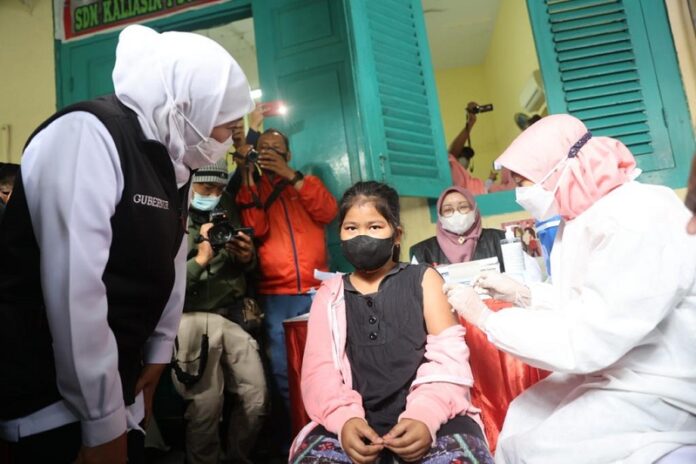 Kejar PTM Tahun 2022, Gubernur Khofifah Minta Vaksinasi Anak Usia 6-11 Dipercepat Kejar PTM Tahun 2022, Gubernur Khofifah Minta Vaksinasi Anak Usia 6-11 Dipercepat