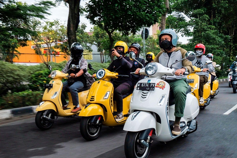 Komunitas Vespa dan JD.ID Gelar Sunday Morning Ride Bertajuk Ride Now Pit Later