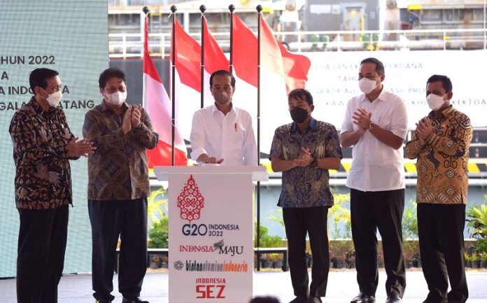 Presiden Jokowi Lepas Ekspor Perdana Smelter Grade Alumina Presiden Jokowi Lepas Ekspor Perdana Smelter Grade Alumina
