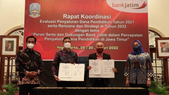 Bank Jatim Gandeng Diknas Provinsi Jatim dalam Penyaluran Dana BOS Bank Jatim Gandeng Diknas Provinsi Jatim dalam Penyaluran Dana BOS