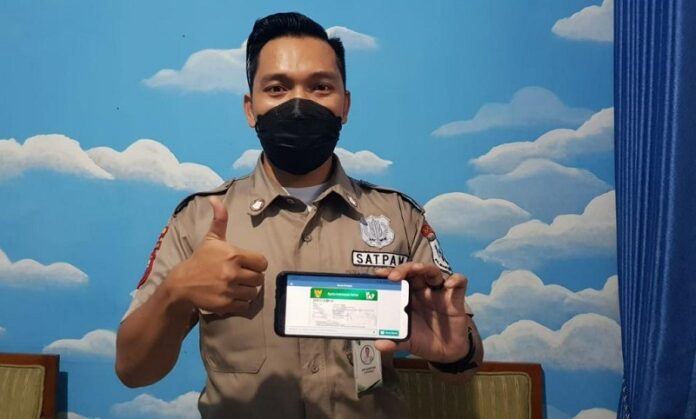 Berobat Cukup dengan Kartu Digital di Mobile JKN Berobat Cukup dengan Kartu Digital di Mobile JKN