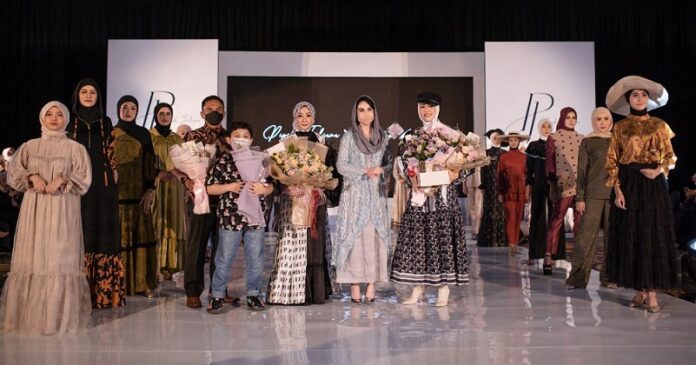 Fashion Show Tunggal Glow Up 28, Pipik Juliana Hadirkan 28 Design Busana Terbarunya Fashion Show Tunggal Glow Up 28, Pipik Juliana Hadirkan 28 Design Busana Terbarunya