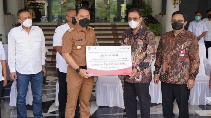 Bank Jatim Serahkan CSR Kepada Pemerintah Kota Surabaya