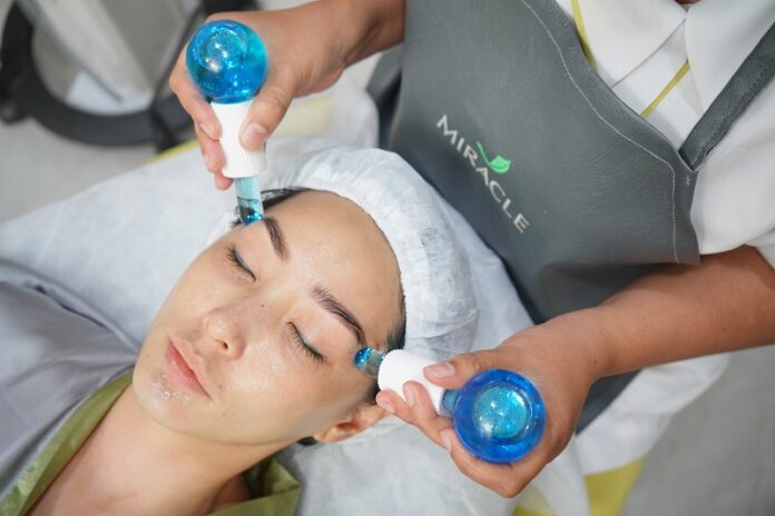 Facial Favorit Selebriti Hollywood Kini Hadir di Miracle Aesthetic Clinic Facial Favorit Selebriti Hollywood Kini Hadir di Miracle Aesthetic Clinic