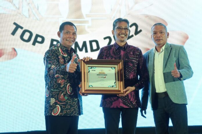 Bank Jatim Raih TOP BUMD 2022 Bank Jatim Raih TOP BUMD 2022