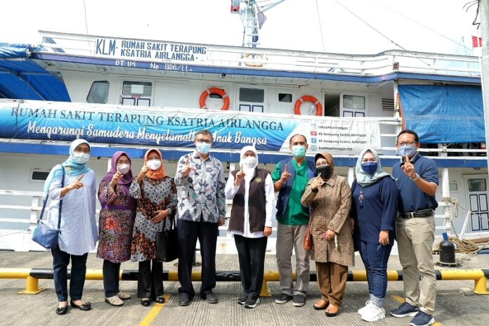 Gubernur Khofifah Lepas Pelayaran RS Terapung Ksatria Airlangga Bagi Masyarakat Kepulauan Madura