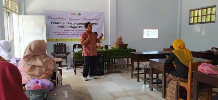 Sasar Guru Pesantren, Tim Dosen Unesa Beri Pelatihan Penguatan Profil Pelajar Pancasila