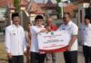 Bank Jatim Serahkan CSR Pembangunan Anjungan Dukcapil Mandiri dan Peralatan UMKM ke Pemkab Pamekasan