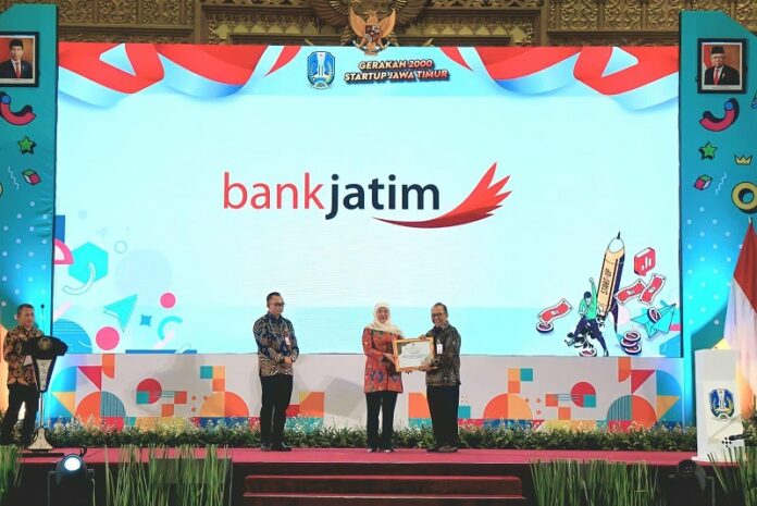 Bank Jatim Terima Penghargaan Sebagai Lembaga Pendukung Startup Jawa Timur Bank Jatim Terima Penghargaan Sebagai Lembaga Pendukung Startup Jawa Timur