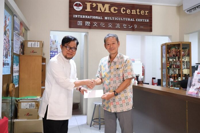 Tiga Tokoh Dianugerahi Bintang Jasa oleh Pemerintah Jepang, Salah Satunya Gubes UNESA Tiga Tokoh Dianugerahi Bintang Jasa oleh Pemerintah Jepang, Salah Satunya Gubes UNESA