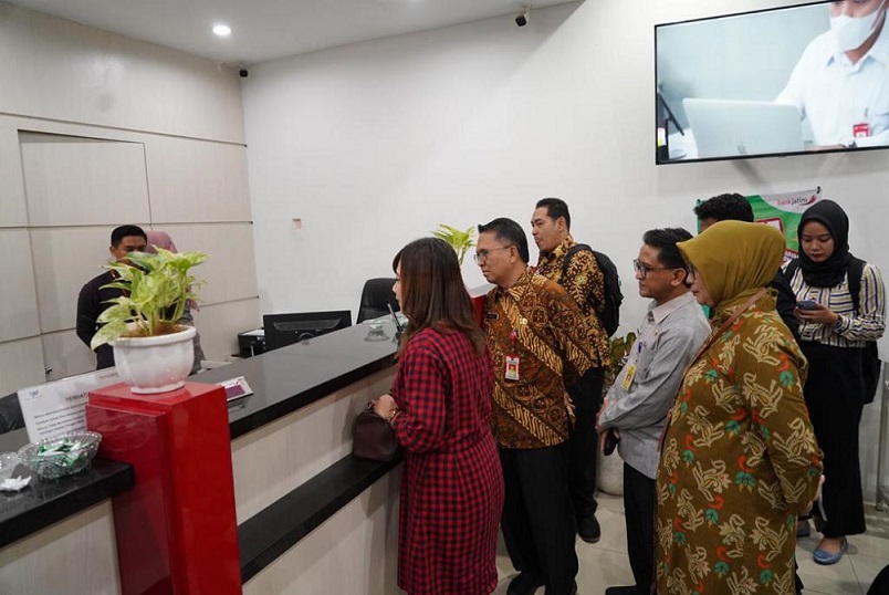 Bank Jatim Dikunjungi oleh Ditjen Dukcapil Kemendagri dan Bank Dunia karena Pimpin Inovasi dengan Menjadi Pionir di Indonesia dalam Penerapan IKD