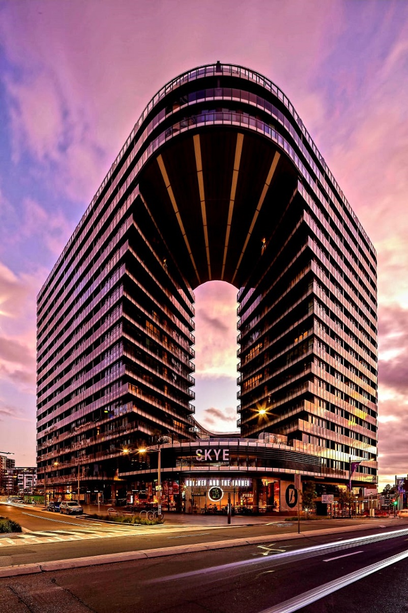 Pengusaha Kelahiran Surabaya, Iwan Sunito, Jadi Pemilik Tunggal SKYE SUITES dan ONE Global Conference Centre di Infinity Park, Green Square