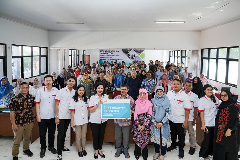 Wujudkan SDM Siap Kerja, Yayasan WINGS Peduli Kolaborasi bersama SMKN 8 Bandung
