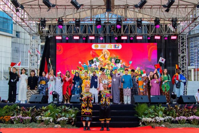 UNESA Kembali Gelar International Cultural Festival 2024 untuk Perkuat Hubungan Mahasiswa Mancanegara