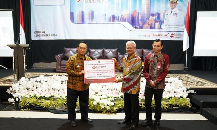 Cegah Stunting, Bank Jatim Serahkan CSR Pengadaan Susu Formula Ke Pemkab Jombang