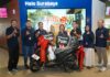 Dua Orang Ibu Asal Surabaya & Sidorajo Bawa Pulang Hadiah Sepeda Motor dari Telkomsel