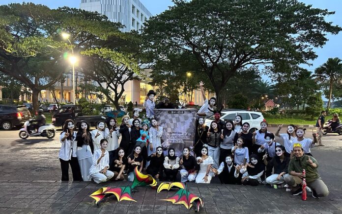 Peringatan Hari Pantomim Sedunia di Unesa Diwarnai Pertunjukan Kreativitas Mahasiswa