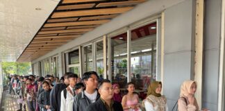 Peserta audisi terbuka D'Academy 7 di Sidoarjo Minggu (27/04/2025)