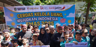 Sebanyak 1.000 siswa dibukakan rekening di Bank Jatim pada kegiatan bulan literasi keuangan di Banyuwangi ini